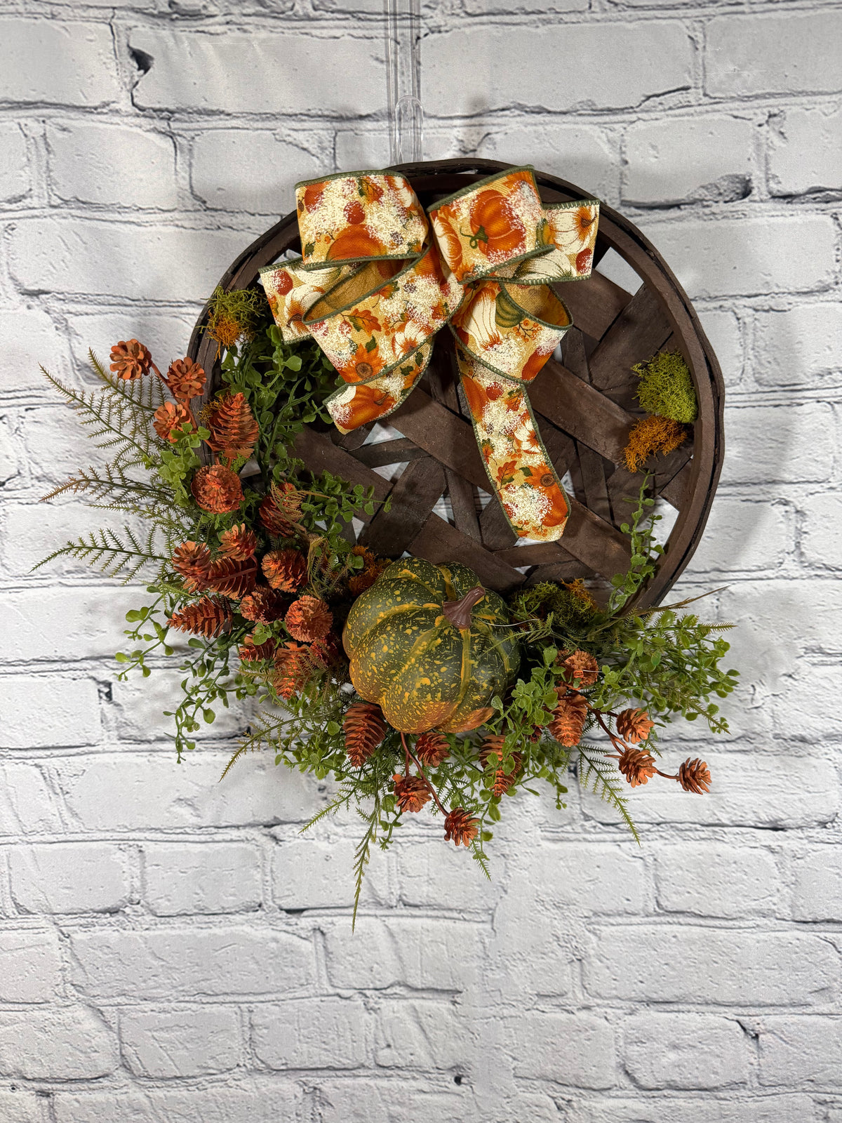 Tobacco Basket w/ Pumpkin 26082801